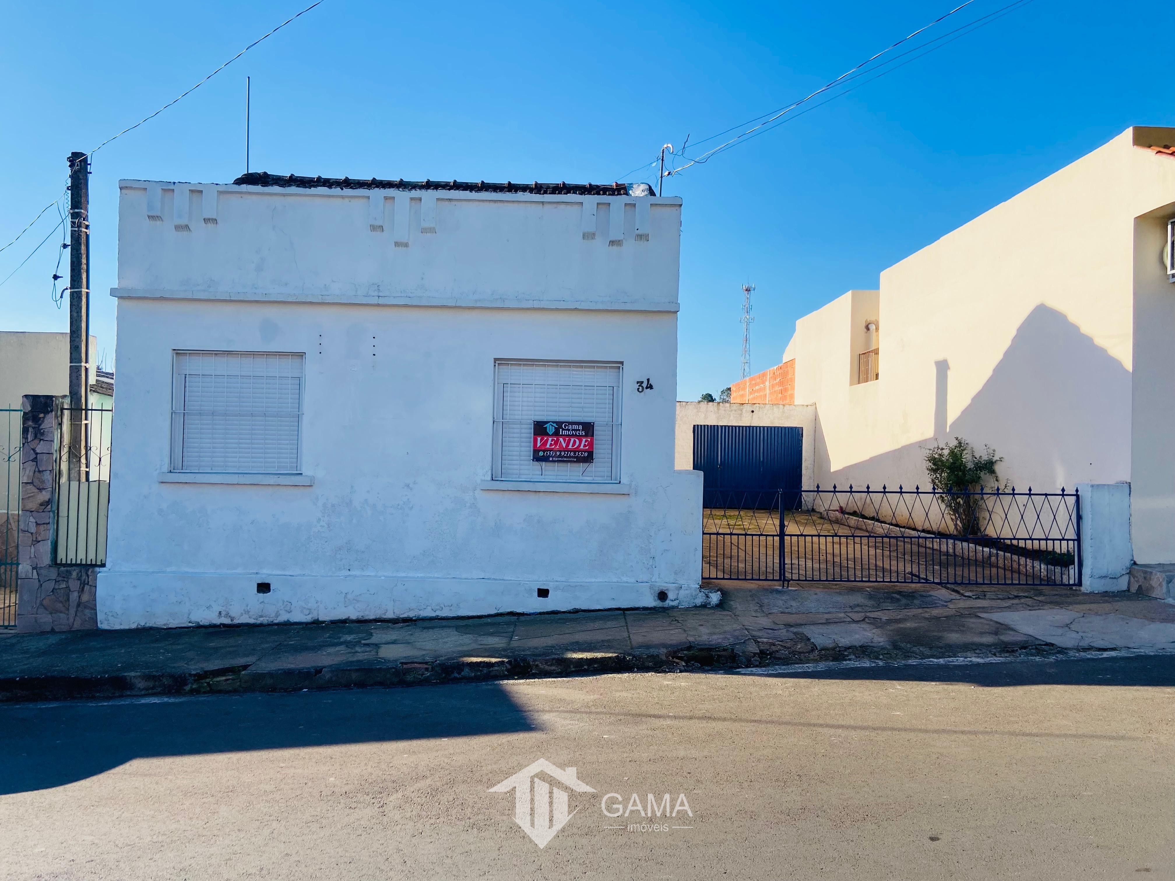 Casa à venda no Centro de São Gabriel!